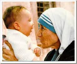 Madre Teresa con bimbo piccolo