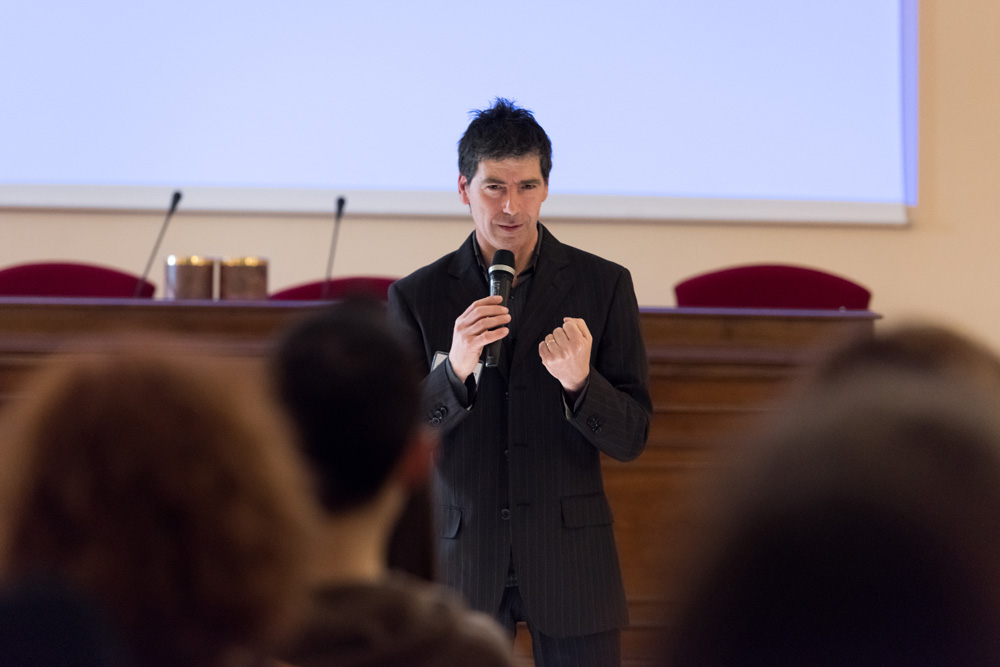Il coach motivazionale Giancarlo Fornei durante il suo seminario a Rezzato (Brescia - Io Bene), marzo 2015